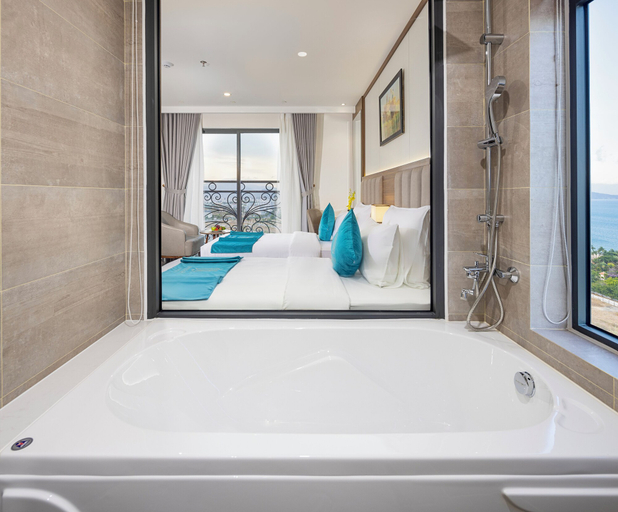 Bathroom 5, Avari Hotel, Nha Trang
