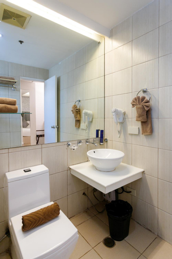 Bathroom 13