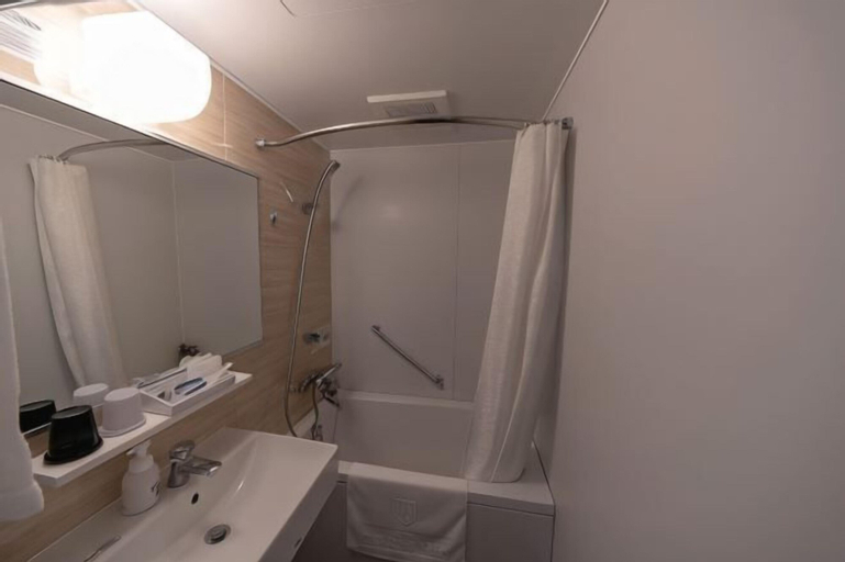 Bathroom 13