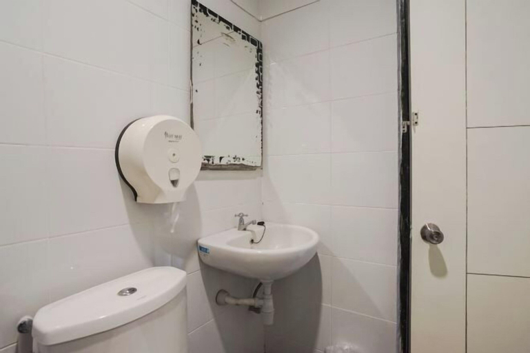 Bathroom 11