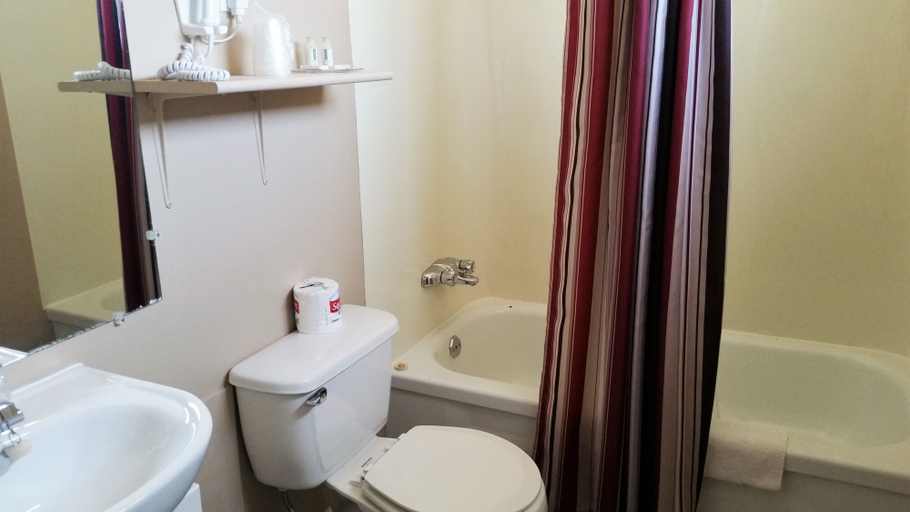 Bathroom 4, Viking Lamplighter Motel, Division No. 10