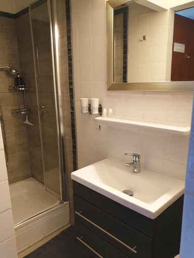 Bathroom 2, Casa Shania, Traunstein