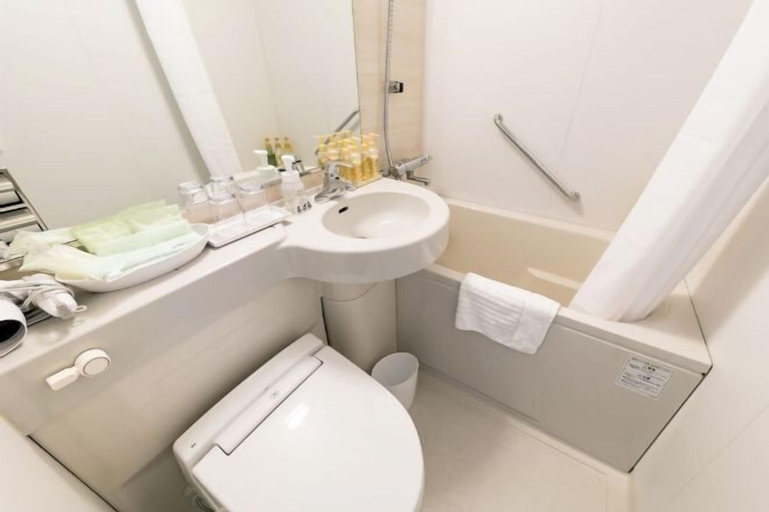 Bathroom 27