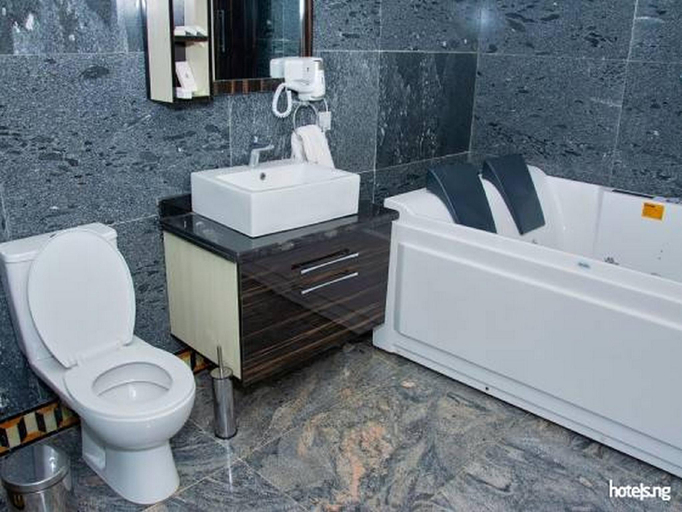 Bathroom, St Jacobs Hotel, Akure North