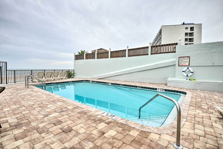 Sport & Beauty 5, Oceanfront Daytona Beach Condo w/ Beach Views!, Volusia