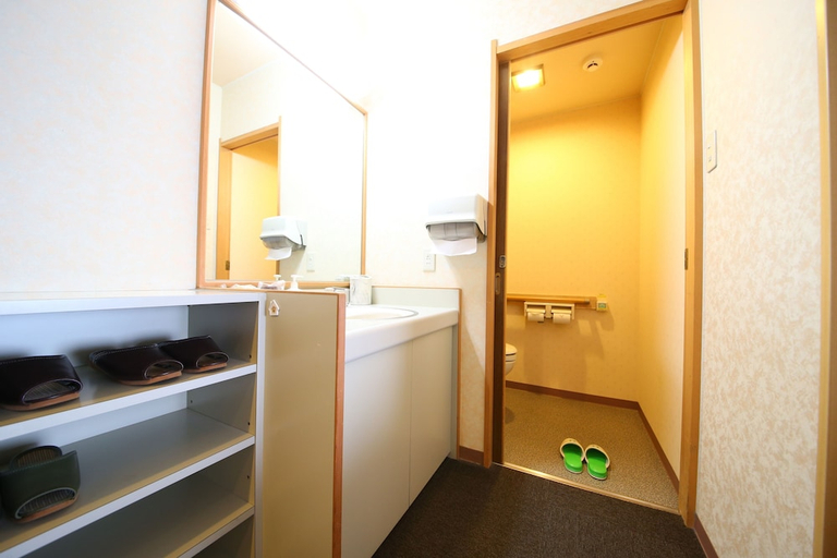 Bathroom 3, Yudanaka Ryokan Hakura, Yamanouchi