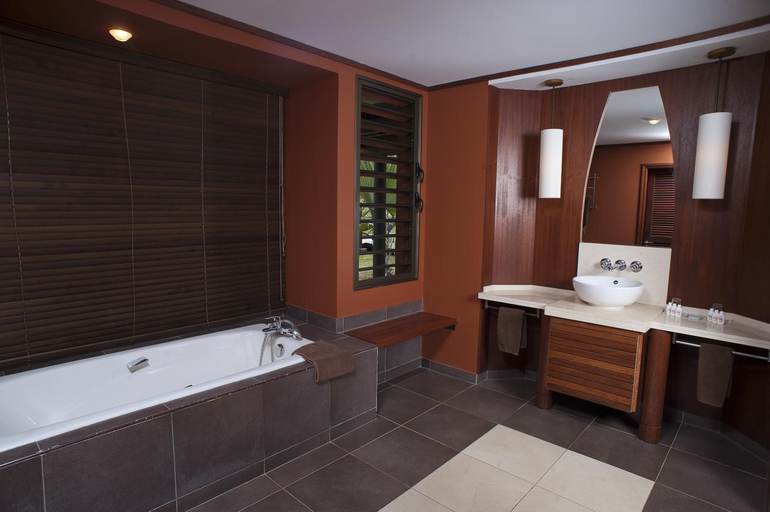Bathroom 3, Hotel Tieti, Poindimié
