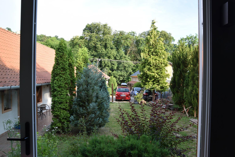 Others 4, Nyitott Kapu Vendeghaz, Eger