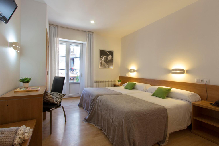 Bedroom 2, Hostal La Numantina, La Rioja