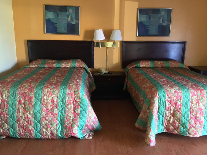 Bedroom 2, Skyland Inn - Bristol, Washington