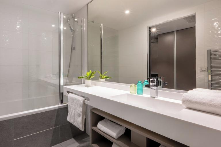 Bathroom 3, Nemea Appart Hotel Concorde Toulouse Gare Matabiau, Haute-Garonne