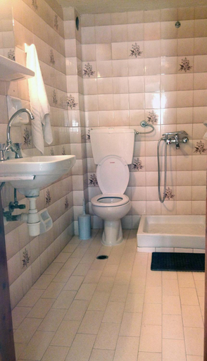 Bathroom 4, Hotel Velissarios, Crete