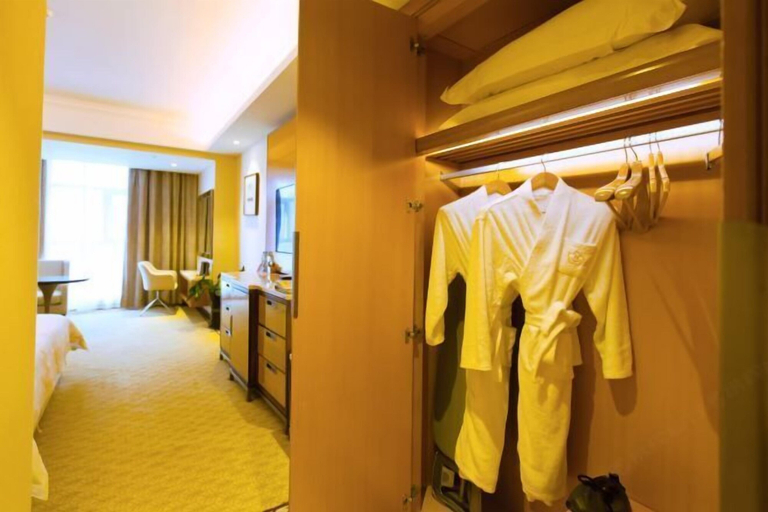 Bedroom 3, March Flower International Hotel, Hechi