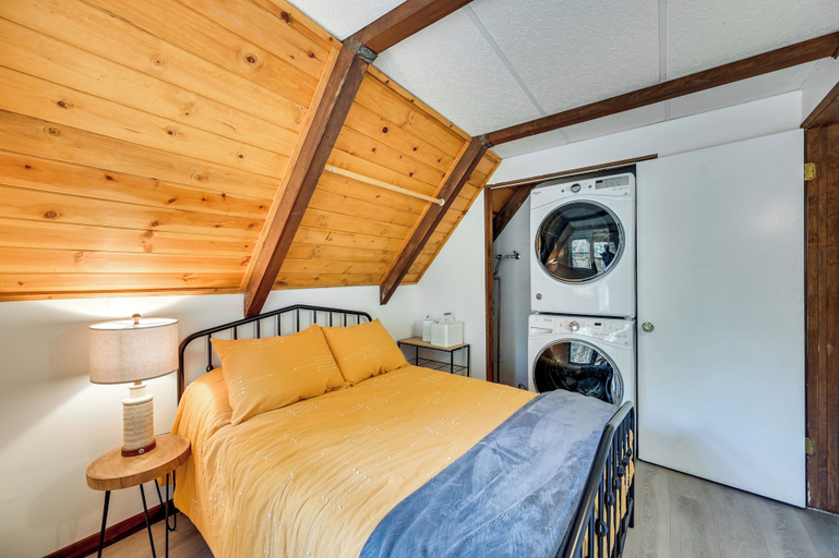 Bedroom 2, Deck & Grill: A-Frame Cabin in Munds Park!, Coconino