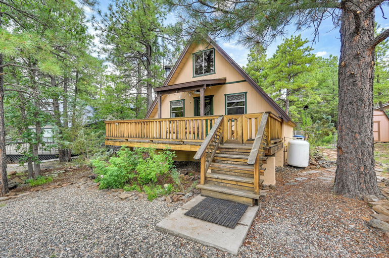 Munds Park A-Frame Cabin with Deck and Grill, Coconino