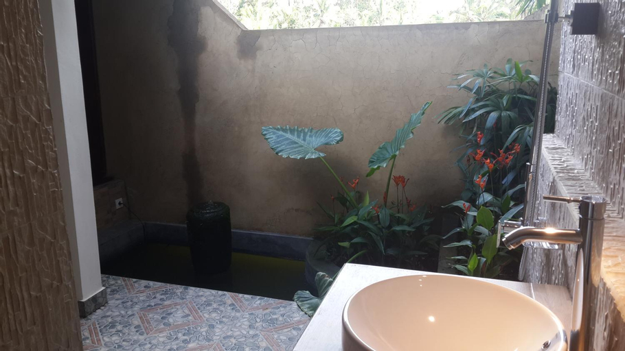 Bathroom 14