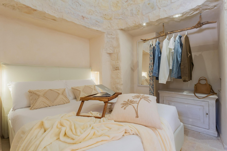Room 2, Trullo del Lazzarone con Jacuzzi by Wonderful Italy, Brindisi