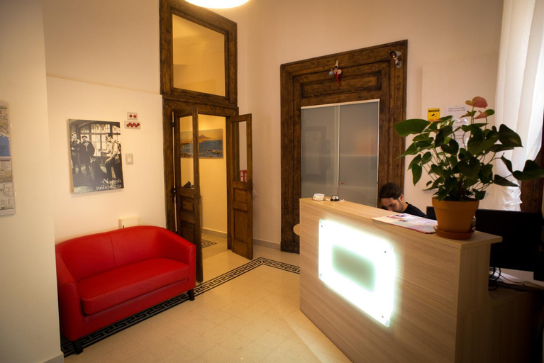 Public Area, B&B Napolimilionaria Foria 242, Napoli