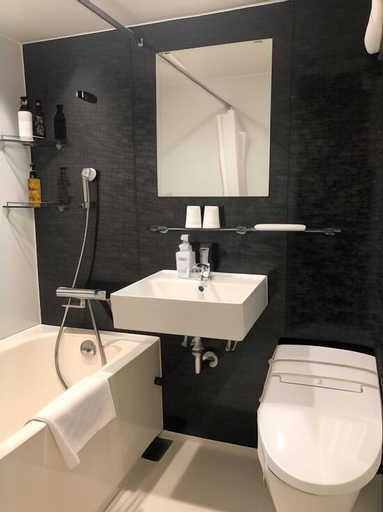 Bathroom 18