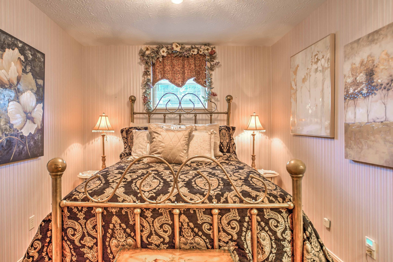 Bedroom 2, Large & Private Guest House Apt w/ Patio + Views!, Boyle