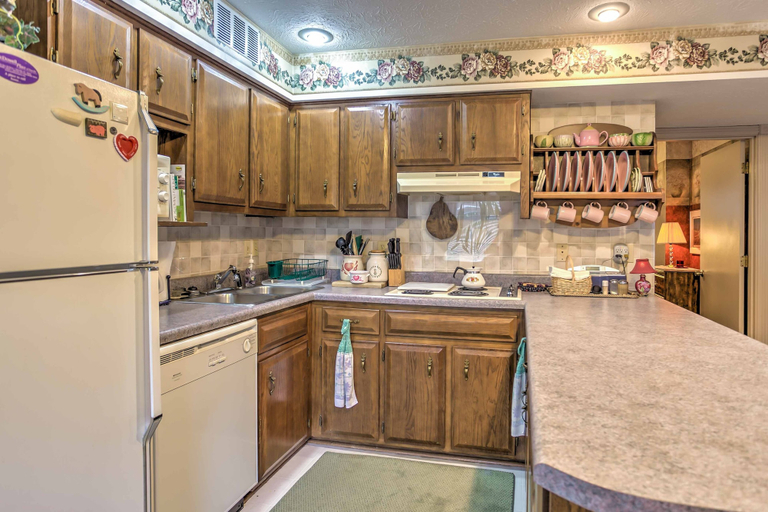 Others 5, Large & Private Guest House Apt w/ Patio + Views!, Boyle