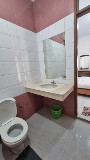 Bathroom 10