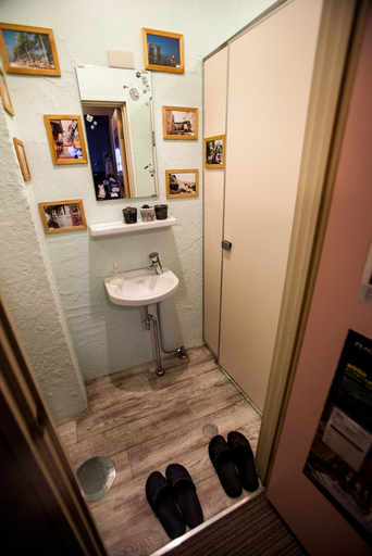 Bathroom 4, Nagasaki House Burabura - Hostel, Nagasaki