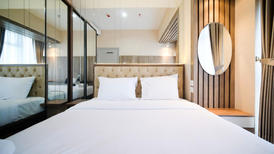 Nice and Comfortable Living 1BR at Grand Sungkono Lagoon Apartment By Travelio, Surabaya