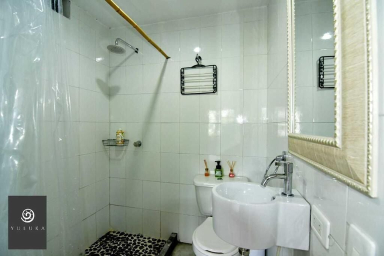 Bathroom 3, YULUKA HOSTEL, Apulo