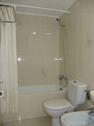 Bathroom 3, Apartamentos Santi, Girona