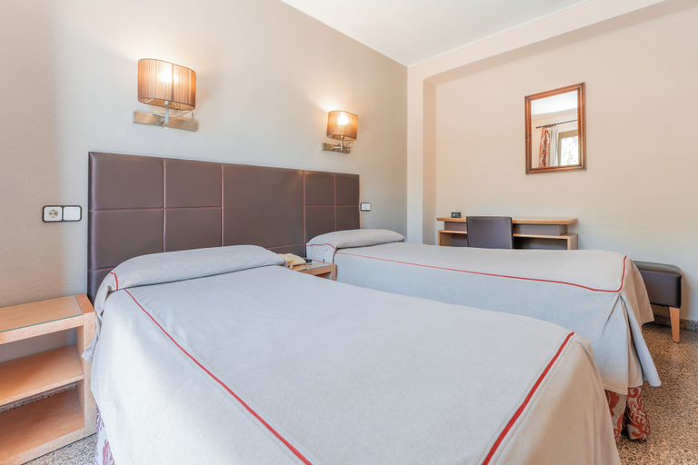 Bedroom 3, Hotel Mora, Teruel