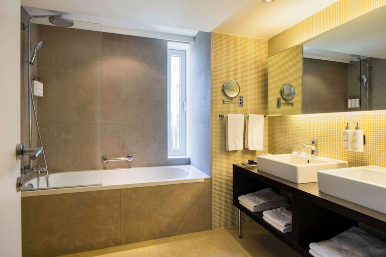 Bathroom 4, Park Inn by Radisson Antwerp City Centre, Antwerpen