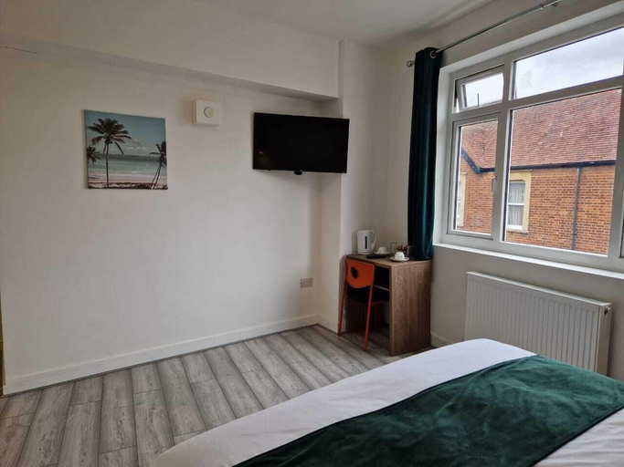 Bedroom 5, Crown House, Oxfordshire