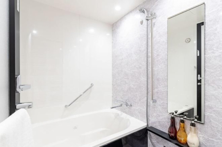 Bathroom 16