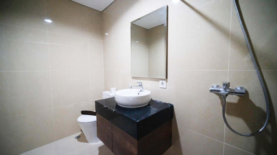 Bedroom 4, Nice and Comfortable Living 1BR at Grand Sungkono Lagoon Apartment By Travelio, Surabaya