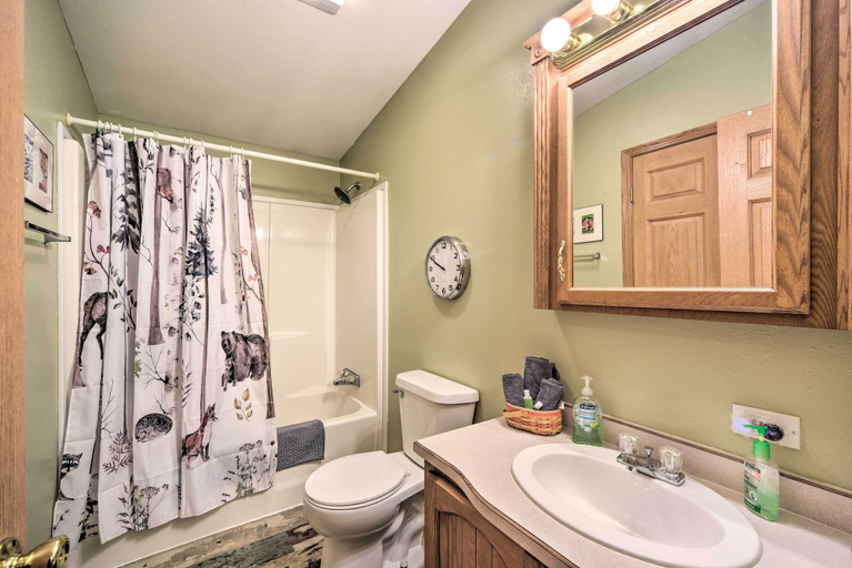Bathroom 3, Tranquil Cabin Getaway Near Red Cedar Lake!, Barron