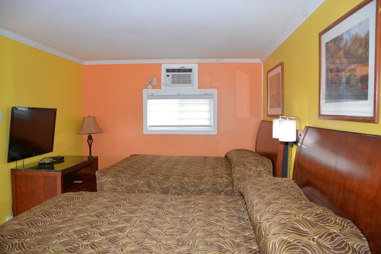 Bedroom 3, Harmony Inn, Huron