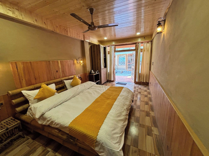 Bedroom 1, Virman Riverside Resort, Kullu