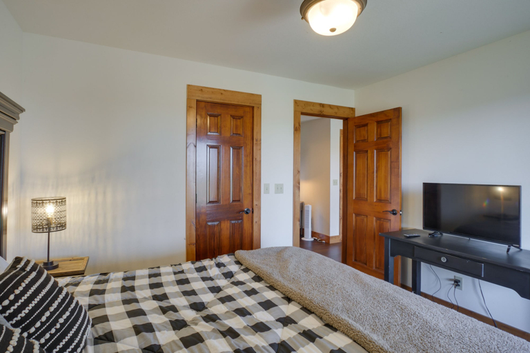 Bedroom 2, Rustic Missouri Vacation Rental w/ Hill Views!, Dade