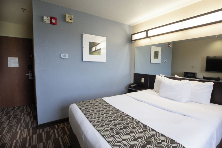 Bedroom 4, Microtel Inn & Suites by Wyndham Waynesburg, Greene