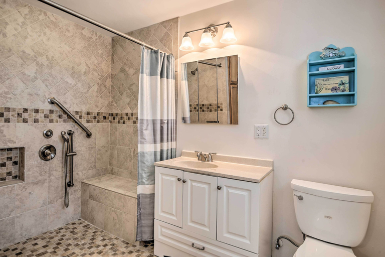 Bathroom 3, Riverfront Family Home Yard, Orchard, Dock!, Cameron