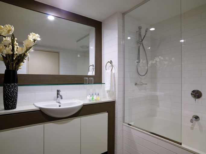 Bedroom 5, Adina Apartment Hotel Darwin Waterfront, City - Inner