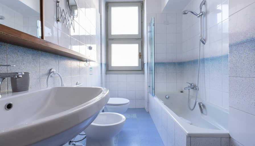 Bathroom 4, Italianway - Eschilo 5, Milano