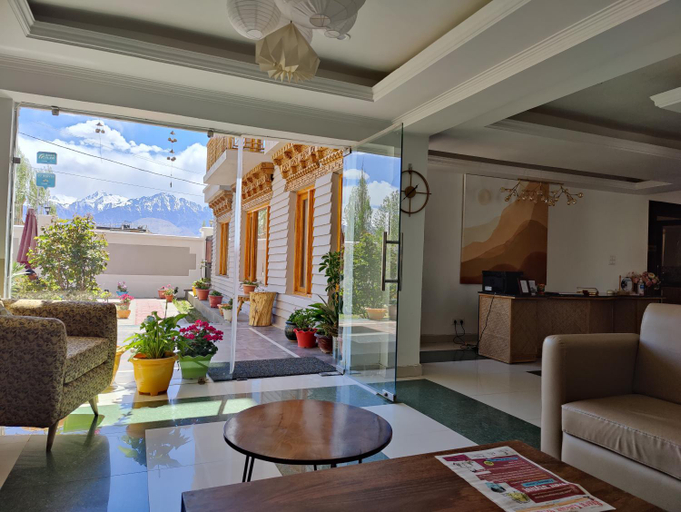 Public Area, Hotel Yarab Tso, Leh
