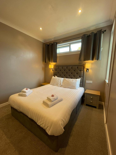 Bedroom 1, The Skye Bridge Hotel, Highland