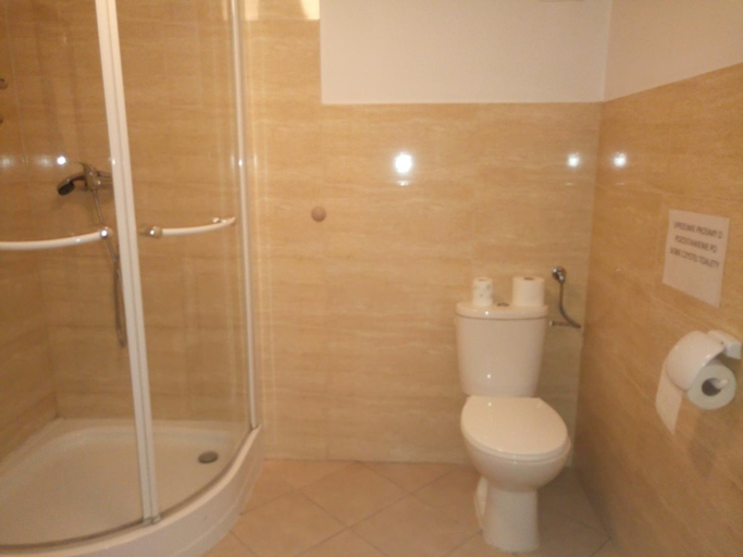 Bathroom 2, Dom Franciszkanski San Antonio, Kraków City