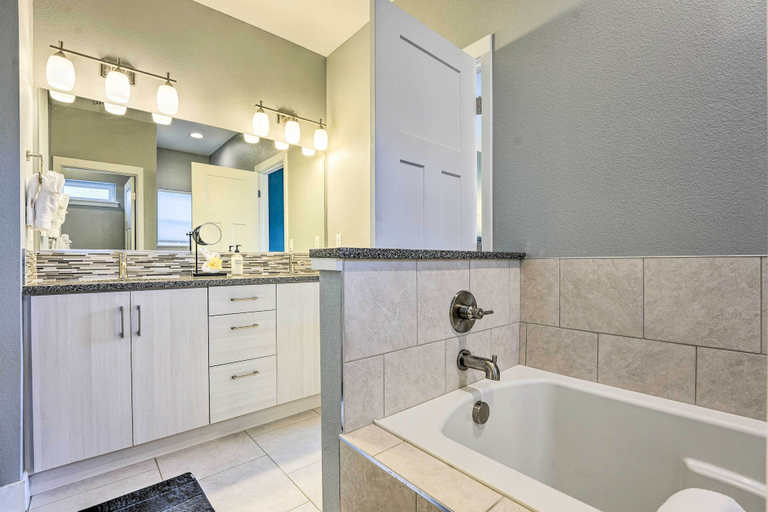 Bathroom 4, Spacious Old Town North Home w/ Rooftop Deck!, Larimer