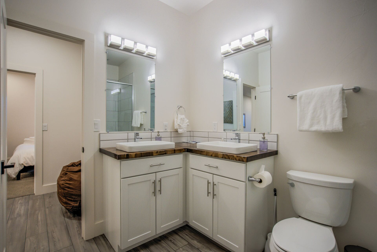 Bathroom 3, 2bdmodern Garden Level-perfectoff Downtown Area, El Paso