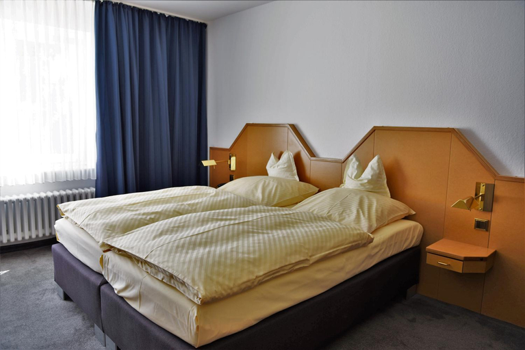 Bedroom 5, Parkhotel Goldlinde, Holzminden