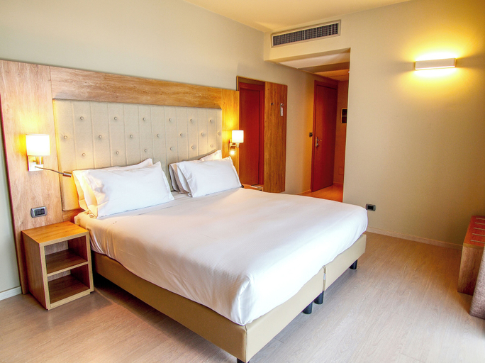 Bedroom 2, Tower Hotel, Varese